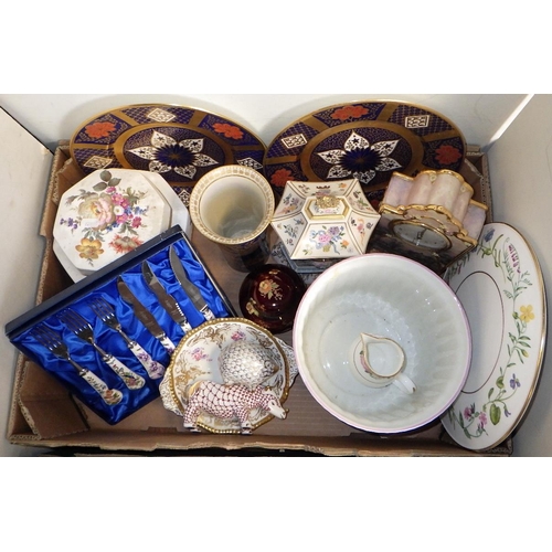 189 - A group of misc ceramics to inc, Caverswall Imari pattern plates, Dawen Wang & Bradford Exchange clo... 