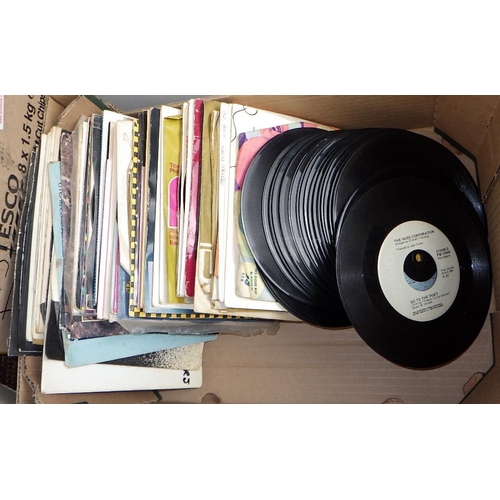 207 - Two boxes of singles to inc pop, Soul etc