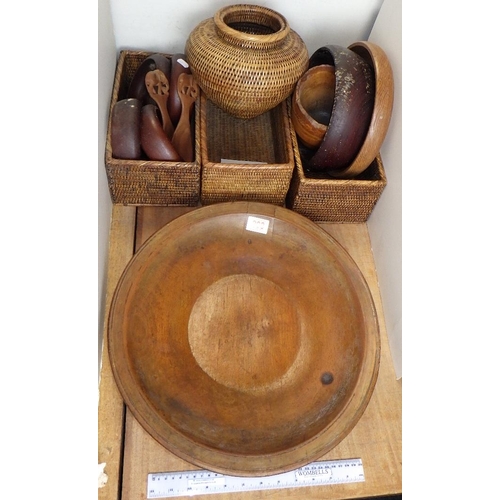 208 - A large wooden bowl 45cm diameter together with further bowls and baskets (qty)