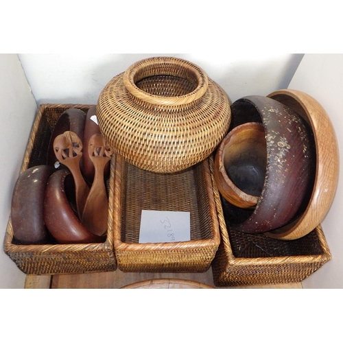 208 - A large wooden bowl 45cm diameter together with further bowls and baskets (qty)