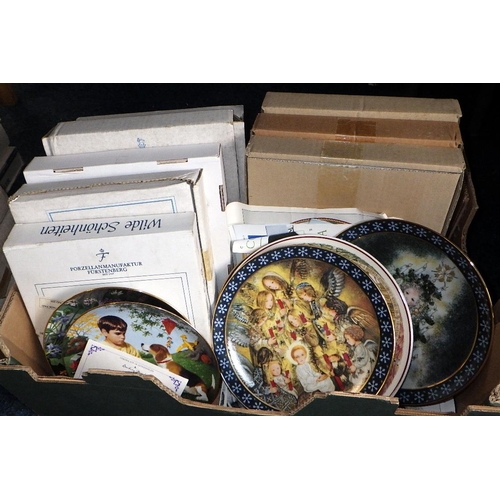 228 - A large qty of various cabinet plates to inc Wedgwood, Doulton, Danbury mint etc