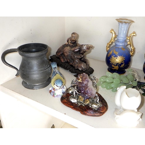 239 - A group of misc collectables to inc a heavy carved and polished stone / marble horse, pewter barrel,... 