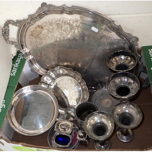 22 - A qty of misc silver plate to inc serving rays, vases etc (2)