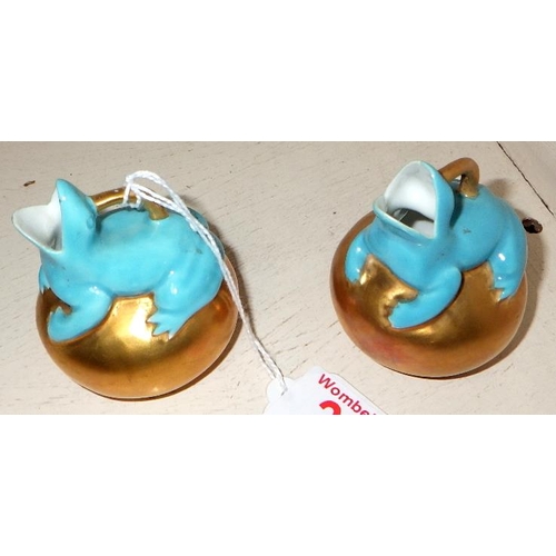 262 - A pair of Copeland porcelain frogs 6cm tall