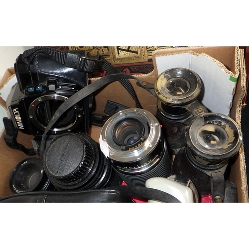 274 - A qty of misc cameras and a pair of field binoculars to inc Minolta 7000 35mm slr etc