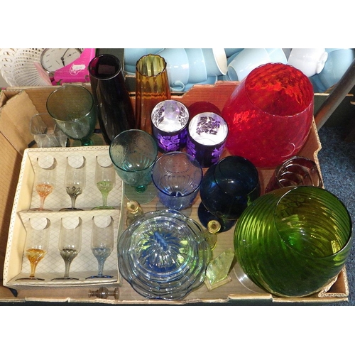 287 - A large qty of misc ceramics, glass, glass table ware, etc (4)