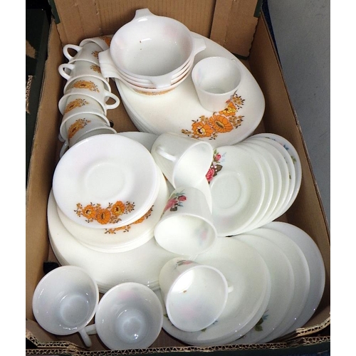 287 - A large qty of misc ceramics, glass, glass table ware, etc (4)