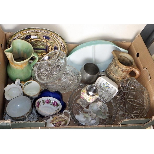 289 - A box of misc collectable to inc a Doulton plate, misc glass ware etc