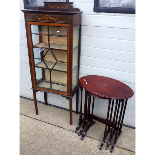 785 - An Edwardian narrow display cabinet together with a nest of three oval occasional tables (2)