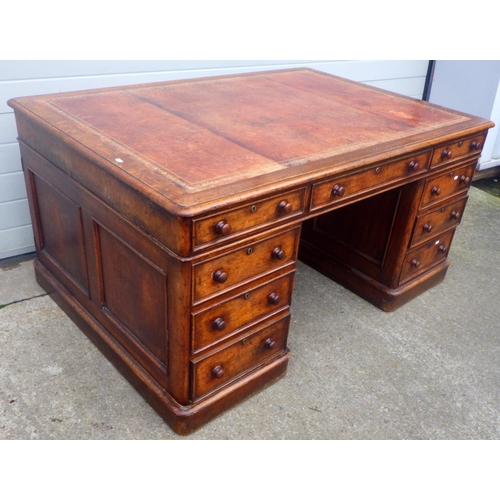 818 - A Victorian oak pedestal desk with brown leather inset top, 153m wide x 108cm deep, some veneer dama... 