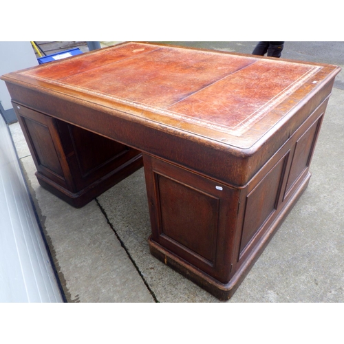 818 - A Victorian oak pedestal desk with brown leather inset top, 153m wide x 108cm deep, some veneer dama... 