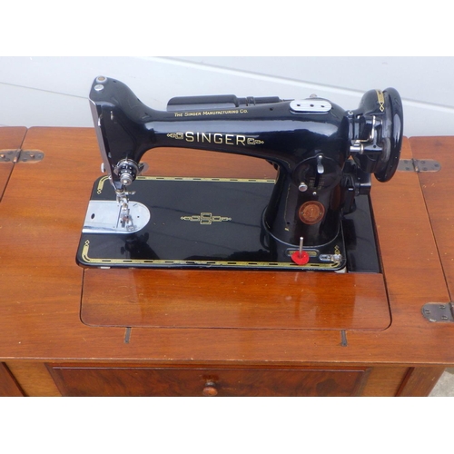 820 - A Singer sewing machine, sold as seen