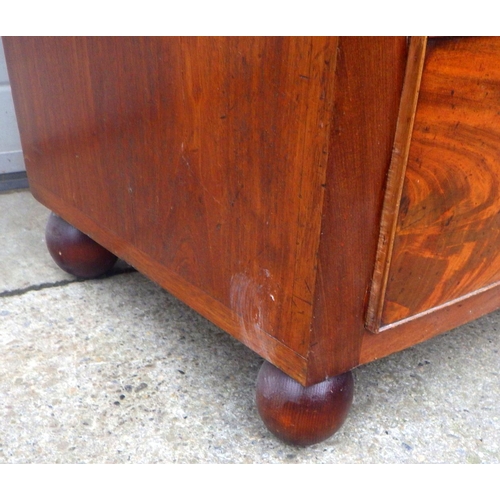 824 - A Victorian mahogany bowfronted chest of drawers, on later feet, 105cm wide