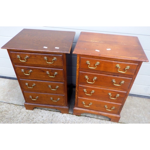 845 - Two small oak chest's of drawers, very near pair, 44cm wide