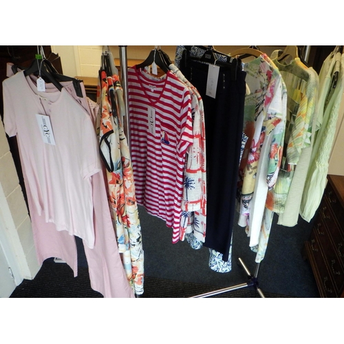 901 - A qty of ladies clothing, size medium