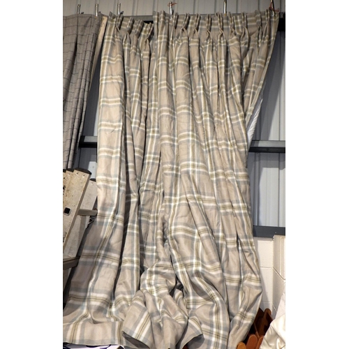 815 - A pair of green/grey check curtains, approx 280cm drop