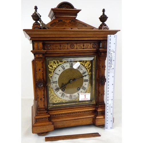 A Victorian striking mantle clock 43cm tall