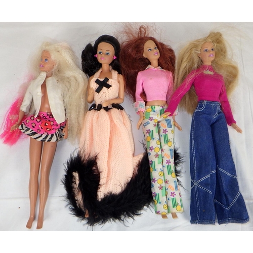 45 - A qty of vintage dolls to inc Mattel Barbie etc
