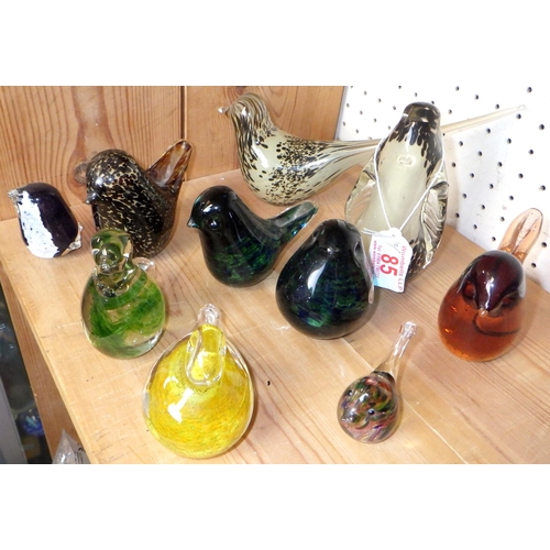 85 - A group of glass bird paperweights to inc Wedgwood