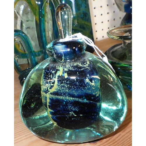 87 - A Mdina scent bottle and two vases together with an unmarked glass knot sculpture (4)