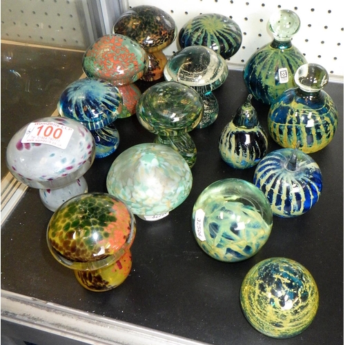 100 - A group of 15 mainly Mdina glass paperweights