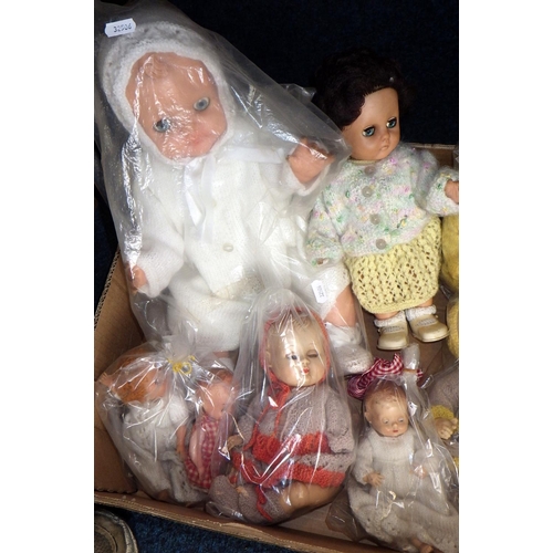 118 - A group of vintage dolls