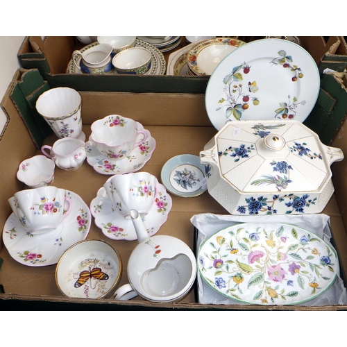 128 - A qty of misc ceramics to inc Shelley, Worcester etc (2)