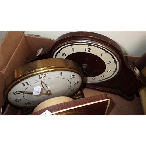 159 - A group of five mid-century mantle clocks