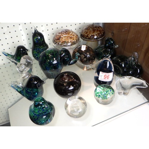 96 - A large qty of mainly Wedgwood glass paperweights (17)