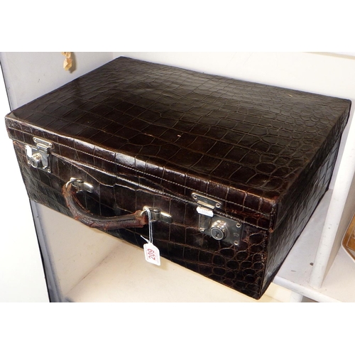 209 - An early 20thC vanity case (empty), Drew v& Son Piccadilly Circus retailer