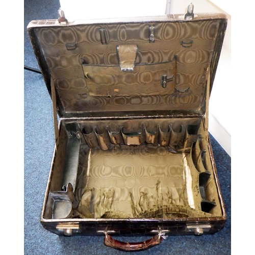 209 - An early 20thC vanity case (empty), Drew v& Son Piccadilly Circus retailer