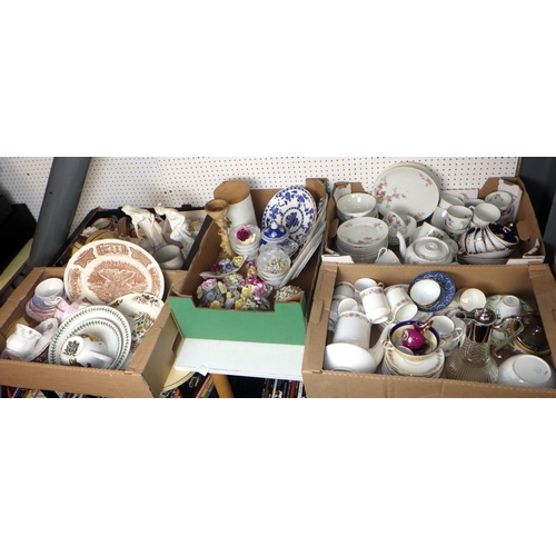 233 - A large qty of misc ceramics & collectables (5)