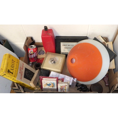 250 - A large qty of misc collectables to inc kitchen wares, silver plate, dolls etc (4)