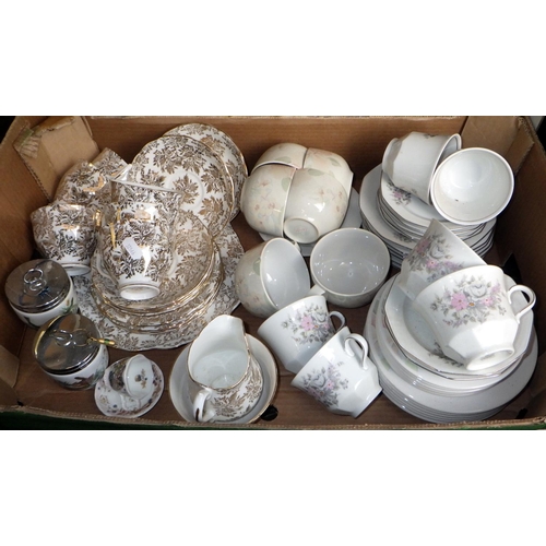 266 - A qty of misc tea wares and plates to inc Colclough, Spode plates etc (3)