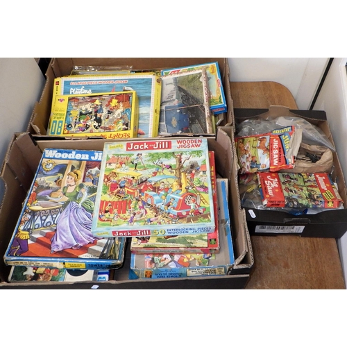 355 - A qty of vintage jigsaws af