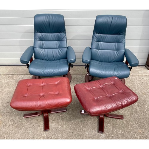 659 - A pair of blue Stressless easy chair together with two footstools, not matching (3)