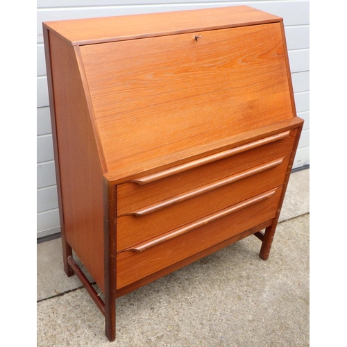 624 - A teak bureau, 82cm wide