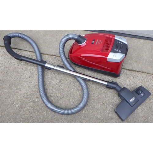 646 - A Miele compact C2 cat & dog vacuum cleaner