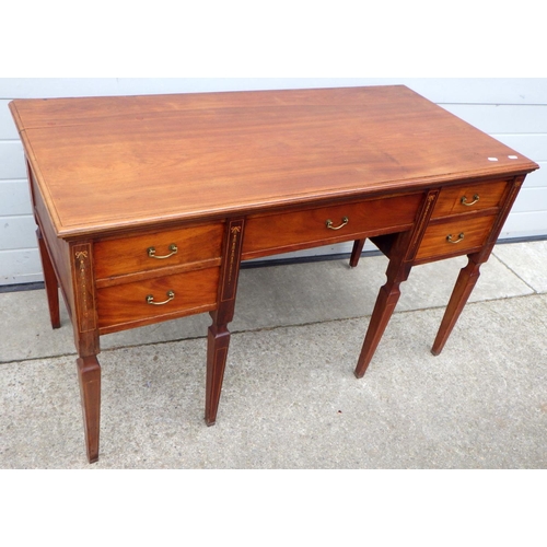655 - An Edwardian dressing table, missing superstructure, 122cm wide