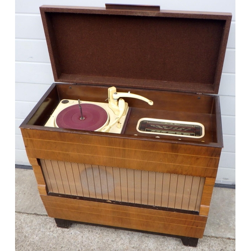 671 - A walnut cased Regent tone radiogram and various 78 records