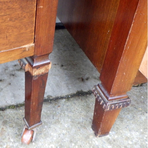 678 - An Edwardian mahogany single wardrobe and dressing chest (2)