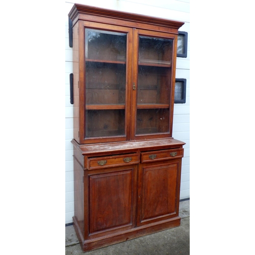 679 - An Edwardian mahogany chiffonier bookcase with bevelled glass, 120cm wide