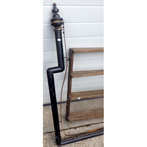 702 - A Victorian curtain rail, 261cm across together with two plate racks (3) (a/f)