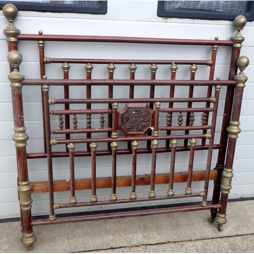 707 - A pair of Edwardian double bed ends, missing rails, 138cm wide