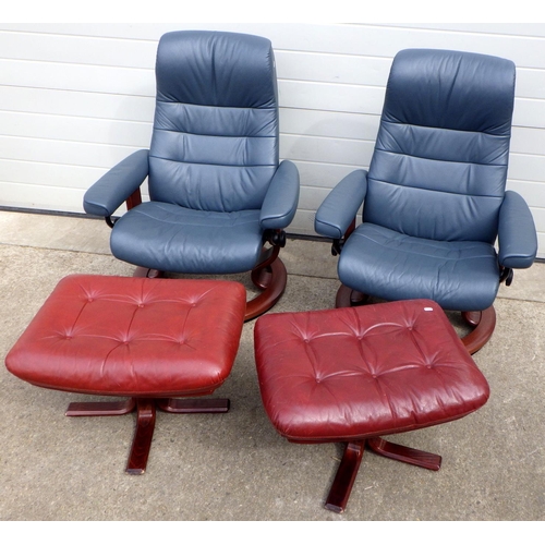 659 - A pair of blue Stressless easy chair together with two footstools, not matching (3)