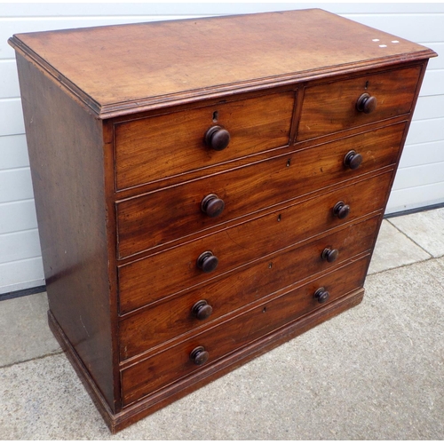 794 - A Victorian mahogany chest of drawers, 110cm wide