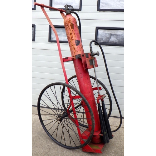 806 - An old fire extinguisher on wheels, with plaque Foamite Ltd, Langley Bucks, for display use only