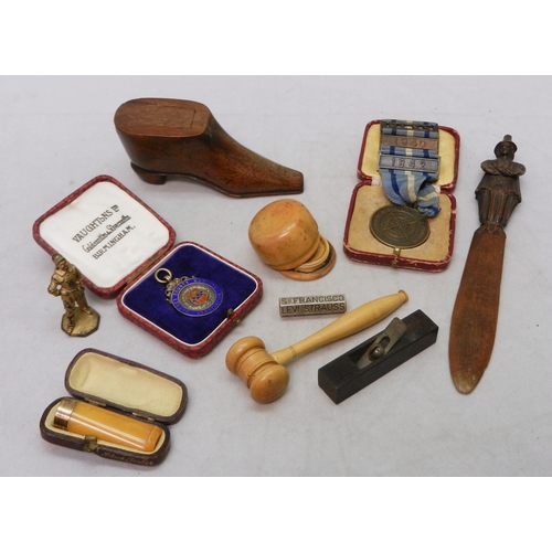 325 - A collectors' lot including a shoe-shaped snuff box, a miniature turned fruitwood gavel, a carved le... 