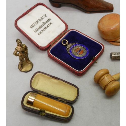 325 - A collectors' lot including a shoe-shaped snuff box, a miniature turned fruitwood gavel, a carved le... 