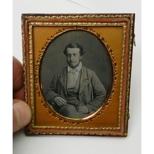 338 - Victorian photography: three daguerreotype portraits / portrait groups each presented in a part case... 